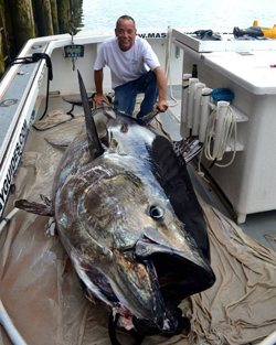 Captain Greg and 910 pound tuna